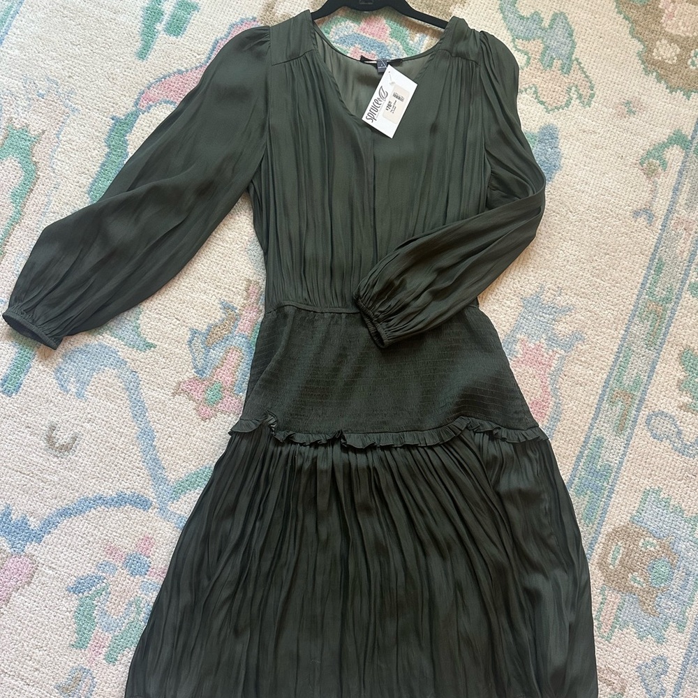 Elegant Dark Green Pleated Dress